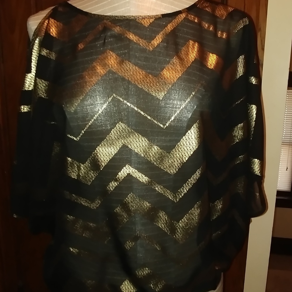 Cold shoulder top